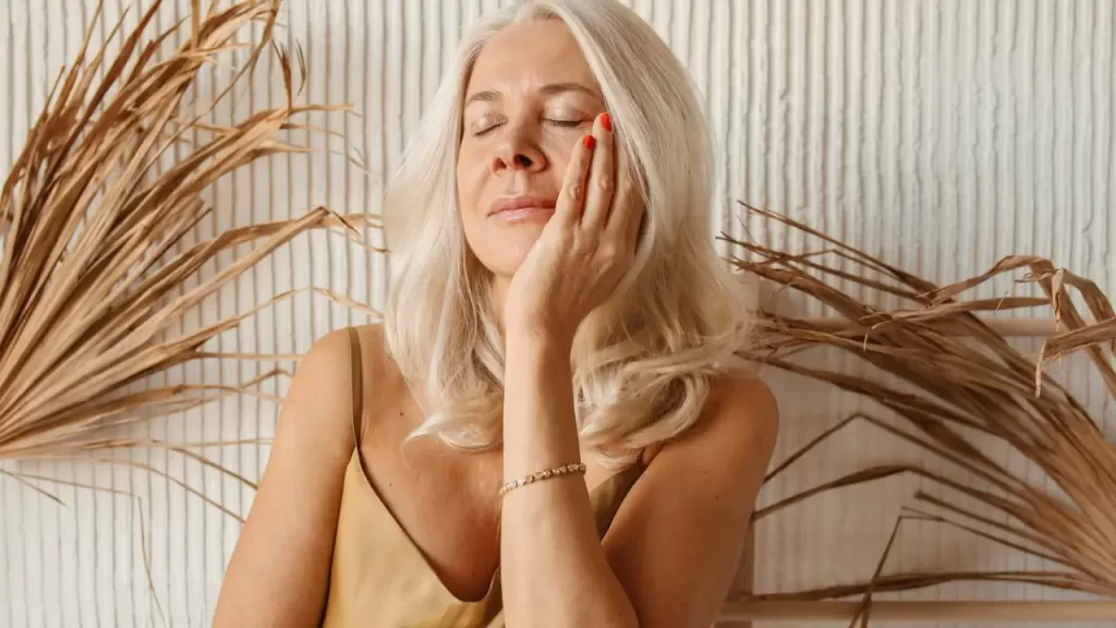 Como maquiar a pele madura com efeito rejuvenescedor